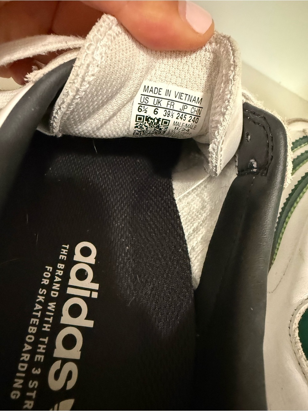 Like New! Women’s adidas Samba White Leather Sneakers with Green Stripes. - Picture 3 of 7